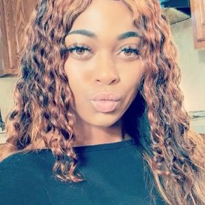 Meet your Posher, Chanel